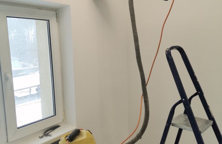 сверління отворів ручною установкою